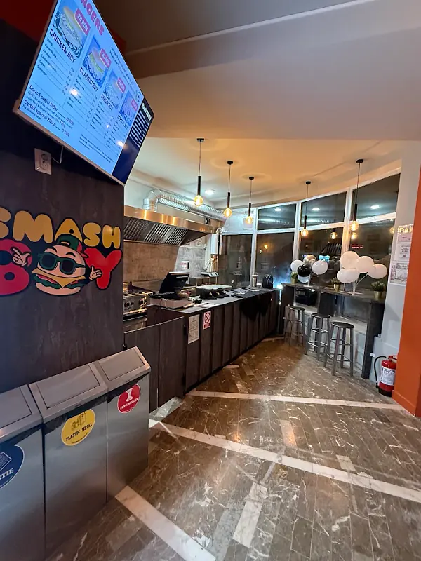 Interiorul Smash Boy din Tulcea